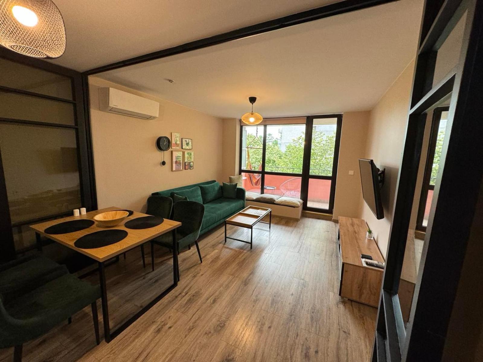 Lovely 1 Bedroom Apartment In The Heart Of Varna Ngoại thất bức ảnh